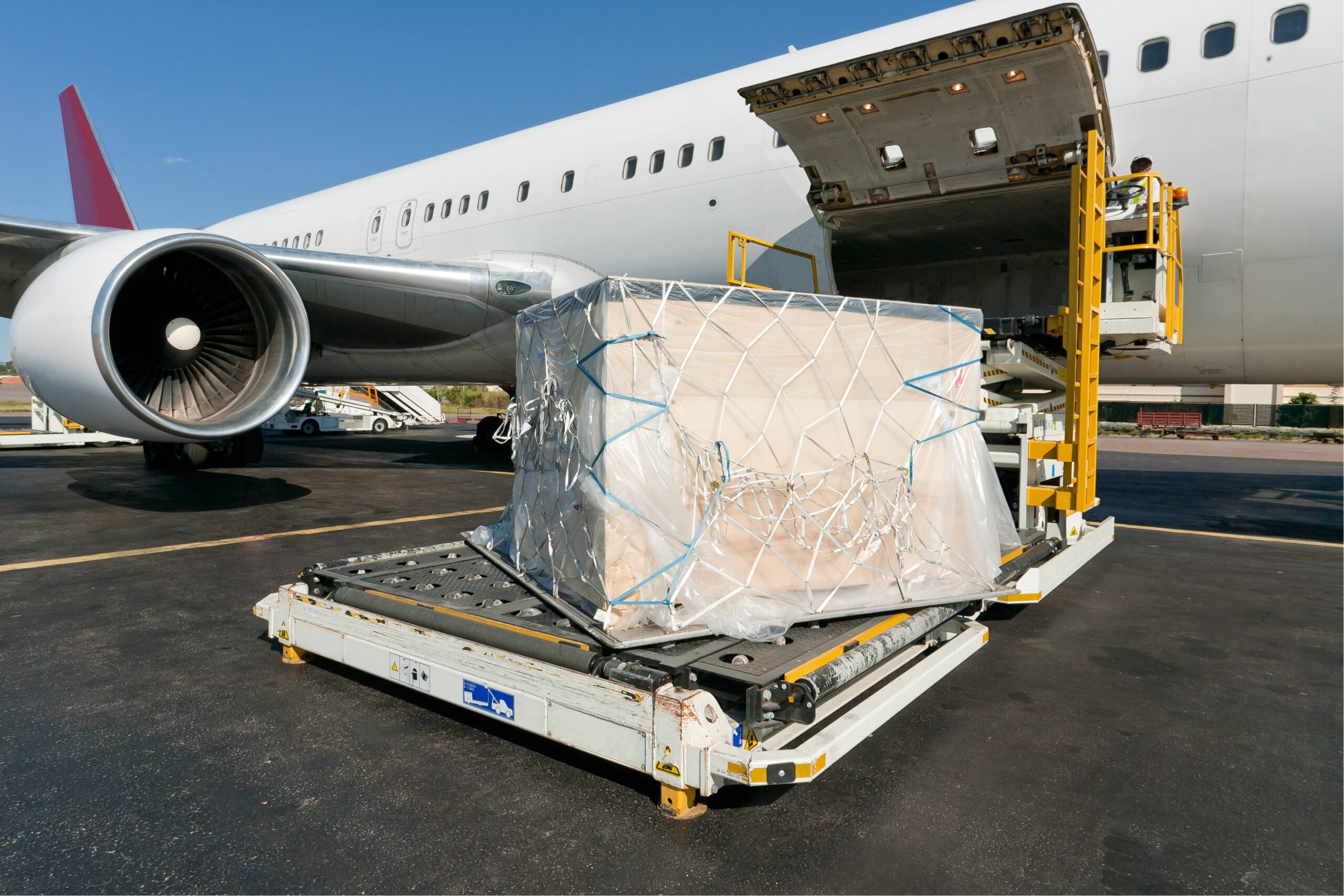 air freight service unloading cargo